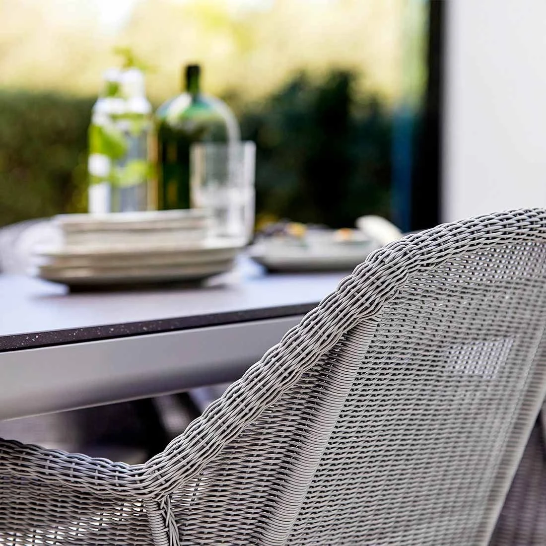 Cane-Line Breeze Stapelsessel Stahl/Geflecht Light Grey 4 Cane-Line Breeze Stapelsessel Stahl/Geflecht Light Grey – Bild 2