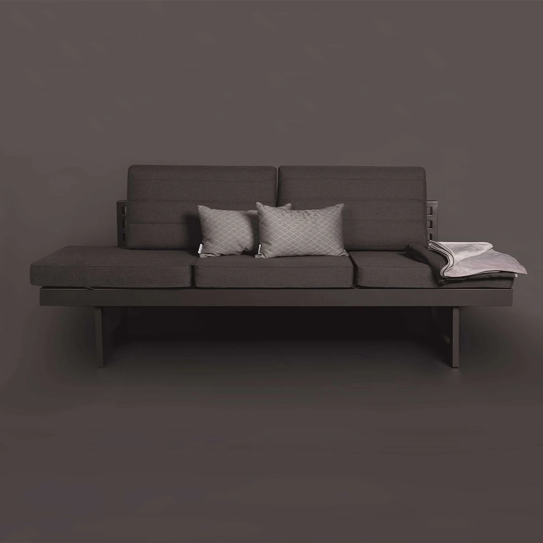 Stern New Holly Diningbank/Liege Aluminium/Outdoorstoff Anthrazit/Schiefergrau 6 Stern New Holly Diningbank/Liege Aluminium/Outdoorstoff Anthrazit/Schiefergrau – Bild 4